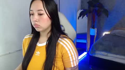 Snapshot of carla_parissii chatting on 7, 3, 2025 Carla online show from 7, 3, 2025