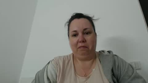 Carlaruth online show from 8, 4, 2026