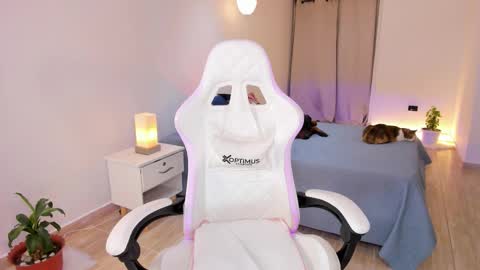 Snapshot of carleewinter chatting on 19, 12, 2025 Alejandra online show from 19, 12, 2025