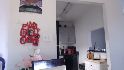 Snapshot of carliecreams chatting on 5, 4, 2026 Carlie online show from 5, 4, 2026