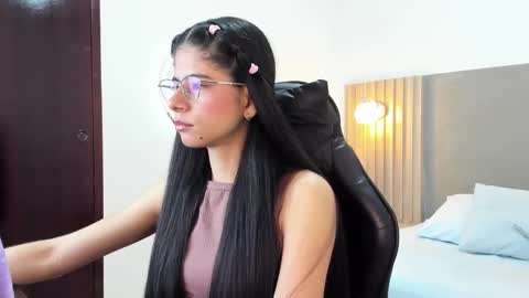 Snapshot of carlina_15 chatting on 11, 9, 2025 C A R L I N A online show from 11, 9, 2025