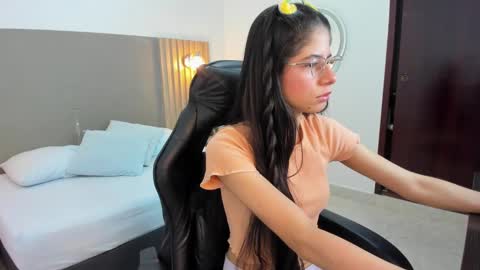 Snapshot of carlina_15 chatting on 20, 9, 2025 C A R L I N A online show from 20, 9, 2025