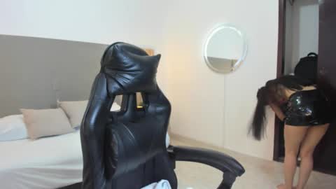 Snapshot of carlina_15 chatting on 4, 12, 2025 C A R L I N A online show from 4, 12, 2025