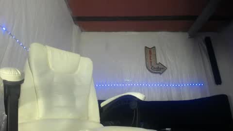 Snapshot of carlo_yates27 chatting on 7, 6, 2026 carlo yates thx for help me to reach 100 thumps up online show from 7, 6, 2026