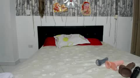 Snapshot of carlos_diana chatting on 21, 12, 2024 carlos diana online show from 21, 12, 2024