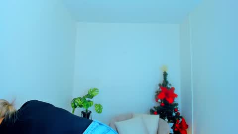 Snapshot of carlota_peach chatting on 22, 12, 2024 Andrea online show from 22, 12, 2024