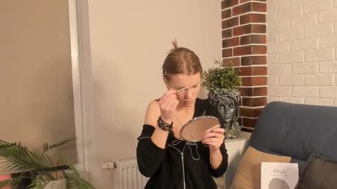 Snapshot of carlyneisenman chatting on 27, 11, 2025 Eva online show from 27, 11, 2025