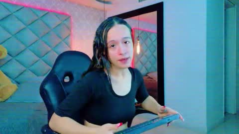 caro_adams1 online show from 15, 12, 2025