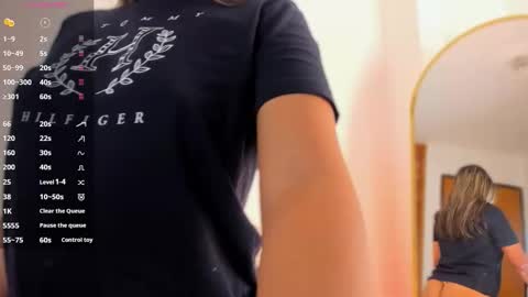 Snapshot of caro_martinezz chatting on 7, 11, 2025 online show from 7, 11, 2025