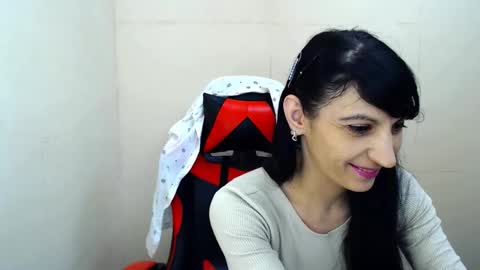 Snapshot of carol_mathevs chatting on 5, 11, 2025 Carol Mathevs online show from 5, 11, 2025