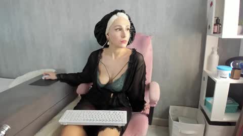 carol_may_ online show from 18, 9, 2025