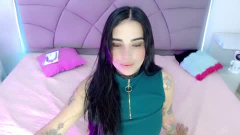 Snapshot of carolaine01 chatting on 22, 11, 2025 Carolaine01 online show from 22, 11, 2025