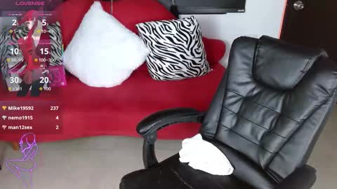 Snapshot of carolaine69_ chatting on 19, 11, 2025 Caroline online show from 19, 11, 2025