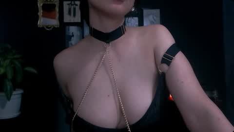 Snapshot of carolaird_25 chatting on 22, 11, 2025 carolaird online show from 22, 11, 2025