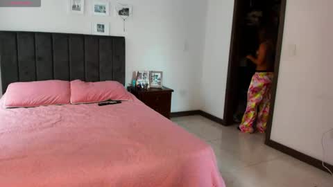 carolina_zaens online show from 2, 2, 2026