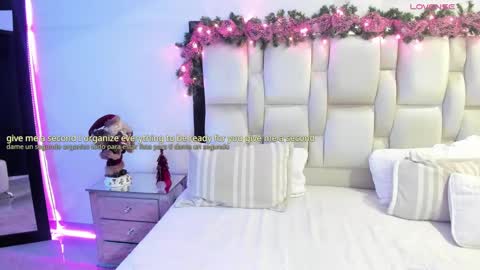 Snapshot of carolinafox_ chatting on 7, 12, 2024 caroline online show from 7, 12, 2024