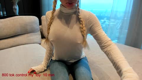 Lina.I will online 1 December   online show from 29, 12, 2024