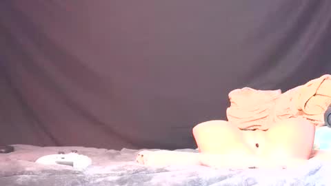 carolinayungin96 online show from 5, 4, 2026