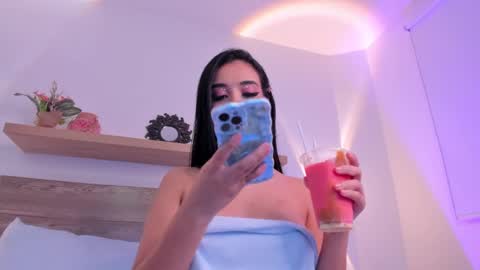 Snapshot of caroline_22z chatting on 25, 1, 2025 CARO  online show from 25, 1, 2025