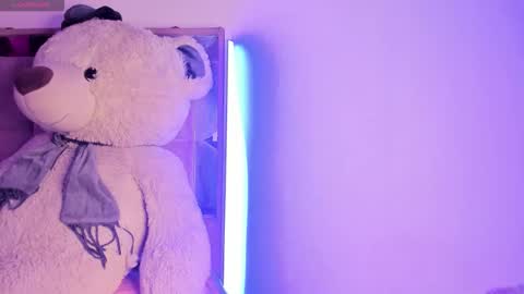 Snapshot of caroline_cute7 chatting on 1, 10, 2025 caroline 3 online show from 1, 10, 2025