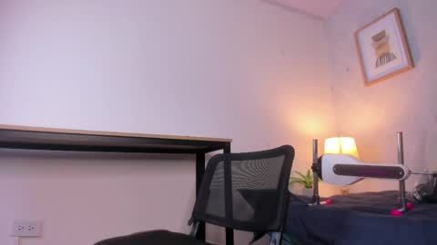  Caroline  online show from 14, 4, 2026