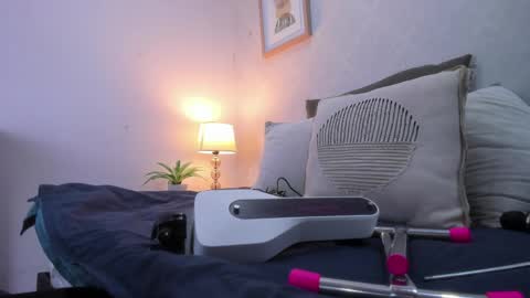  Caroline  online show from 17, 4, 2026