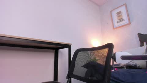 Snapshot of caroline_dh chatting on 18, 4, 2026 Caroline online show from 18, 4, 2026