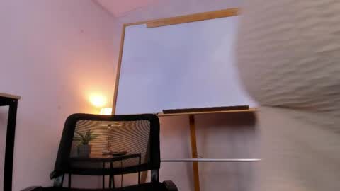 Snapshot of caroline_dh chatting on 20, 4, 2026 Caroline online show from 20, 4, 2026