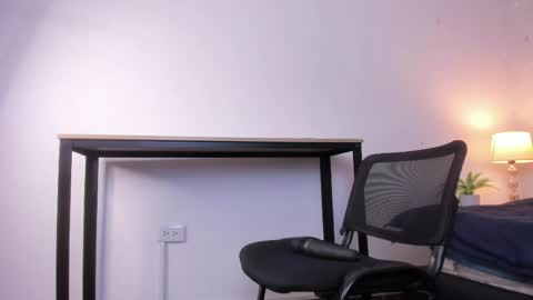 Snapshot of caroline_dh chatting on 21, 4, 2026 Caroline online show from 21, 4, 2026