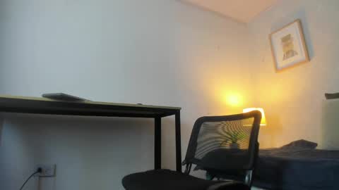 Snapshot of caroline_dh chatting on 30, 4, 2026 Caroline online show from 30, 4, 2026