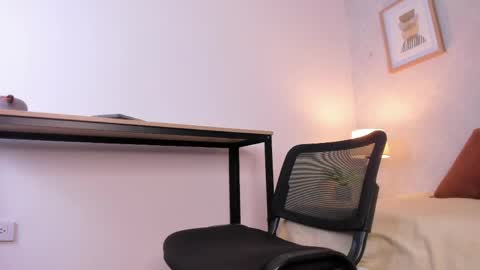 Snapshot of caroline_dh chatting on 14, 5, 2026 Caroline online show from 14, 5, 2026
