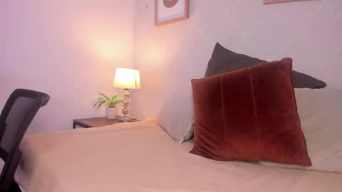 Snapshot of caroline_dh chatting on 23, 5, 2026 Caroline online show from 23, 5, 2026