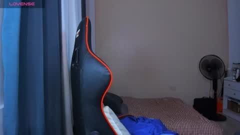 Snapshot of caroline_east chatting on 22, 10, 2025 caroline_east online show from 22, 10, 2025