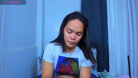 Snapshot of caroline_east chatting on 28, 10, 2025 caroline_east online show from 28, 10, 2025