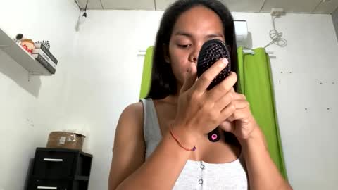 caroline_east online show from 7, 3, 2026