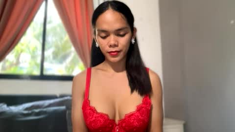 caroline_east online show from 16, 4, 2026