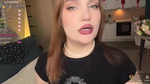 Snapshot of caroline_kiparis chatting on 2, 2, 2025 Caro online show from 2, 2, 2025