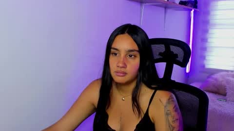 caroline_rodriguez_9 online show from 21, 12, 2025