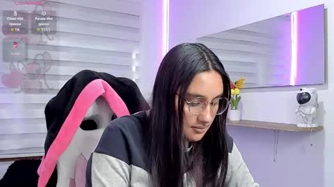 caroline_rodriguez_9 online show from 23, 5, 2026