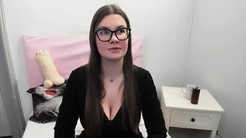 CarolineAmore online show from 4, 3, 2026