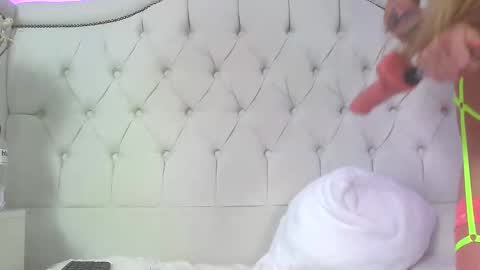 carolinesampaio online show from 19, 11, 2025