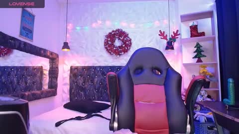 Caroline Scoth online show from 11, 12, 2024