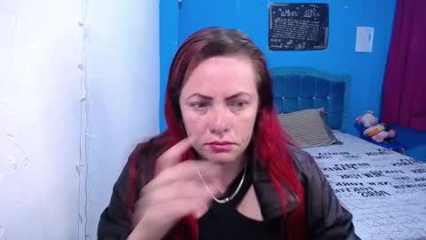 Snapshot of carolinhe_ chatting on 19, 2, 2026 Carolinhe online show from 19, 2, 2026