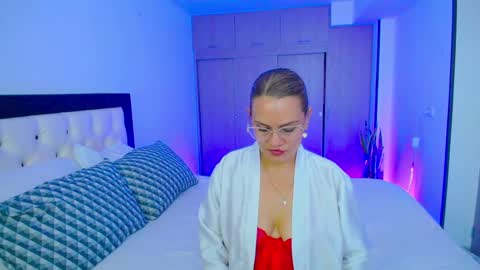 Snapshot of carolinnefiotti chatting on 25, 9, 2025 CarolinneFiotti online show from 25, 9, 2025