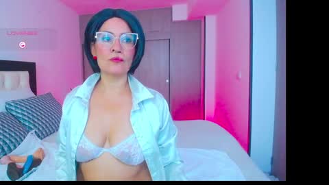 Snapshot of carolinnefiotti chatting on 30, 9, 2025 CarolinneFiotti online show from 30, 9, 2025