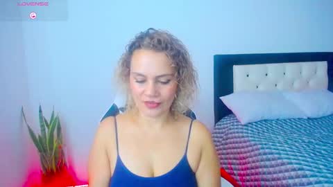 Snapshot of carolinnefiotti chatting on 20, 10, 2025 CarolinneFiotti online show from 20, 10, 2025