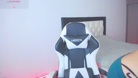 Snapshot of carolinnefiotti chatting on 28, 10, 2025 CarolinneFiotti online show from 28, 10, 2025