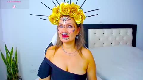 Snapshot of carolinnefiotti chatting on 31, 10, 2025 CarolinneFiotti online show from 31, 10, 2025