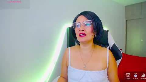 Snapshot of carolinnefiotti chatting on 13, 11, 2025 CarolinneFiotti online show from 13, 11, 2025