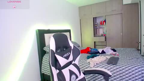 Snapshot of carolinnefiotti chatting on 25, 11, 2025 CarolinneFiotti online show from 25, 11, 2025